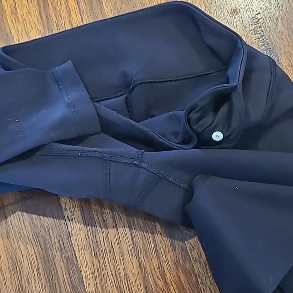 Lululemon Black Leggings Size 6 - Picture 5 of 6